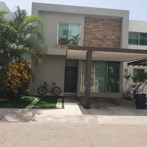 Casa En Residencial De Lujo, 3 Habitaciones, Confort, Seguridad Y Ubicación Cancún